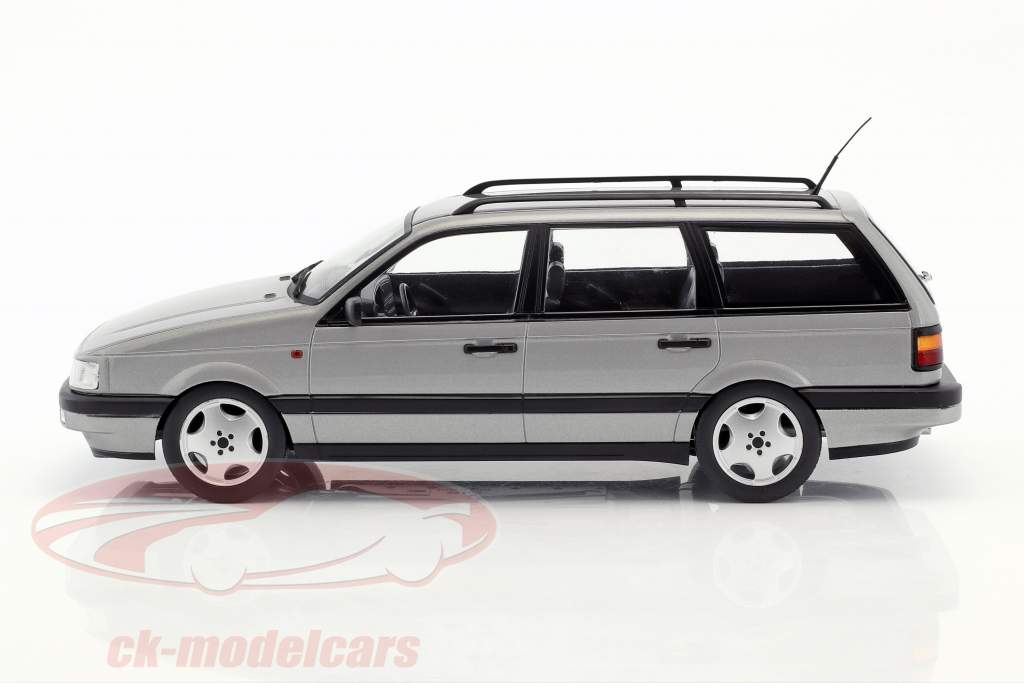Volkswagen VW Passat B3 Variant jaar 1988 zilver 1:18 KK-Scale