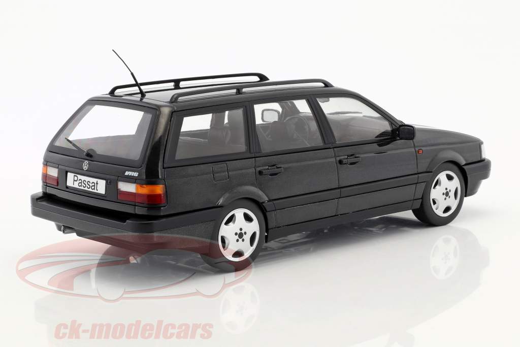Volkswagen VW Passat B3 Variant Baujahr 1988 schwarz 1:18 KK-Scale