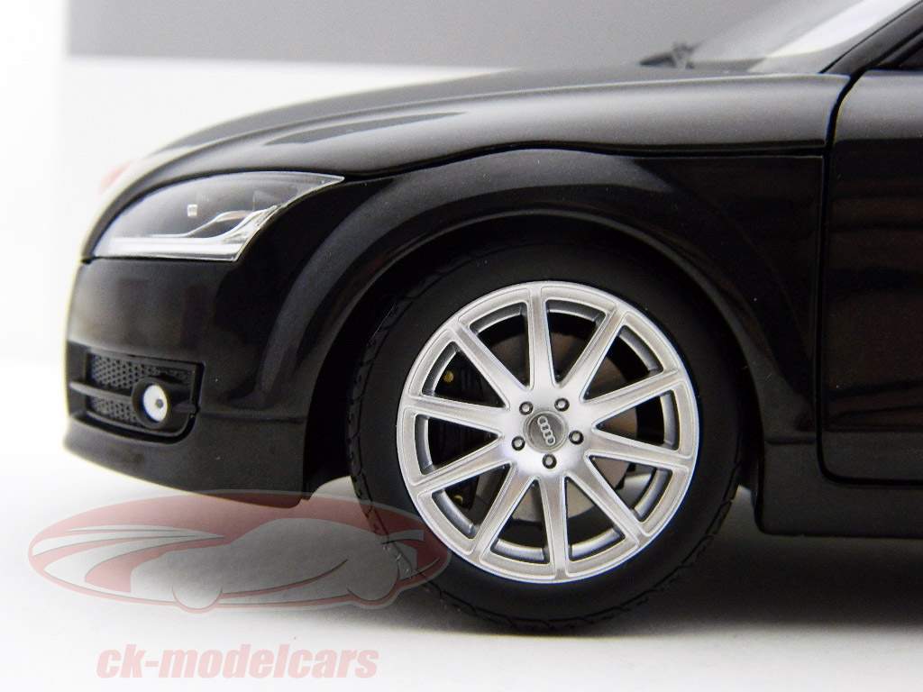 Audi TT Coupé phantom black 1:18 Minichamps