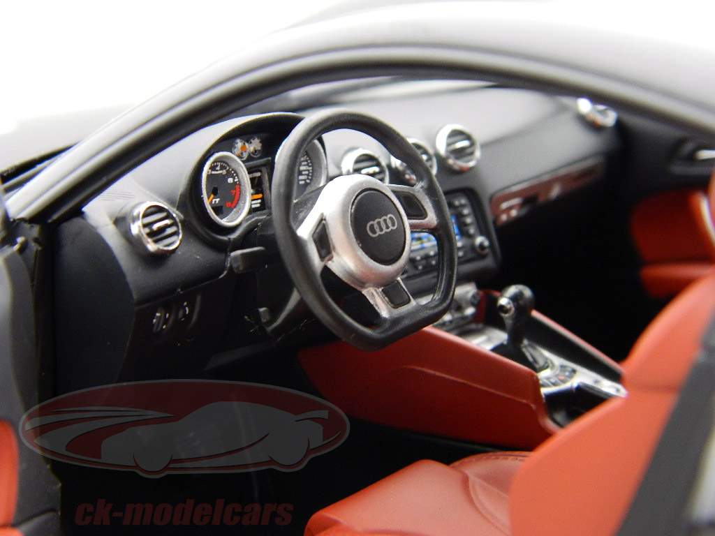 Audi TT Coupé phantom black 1:18 Minichamps