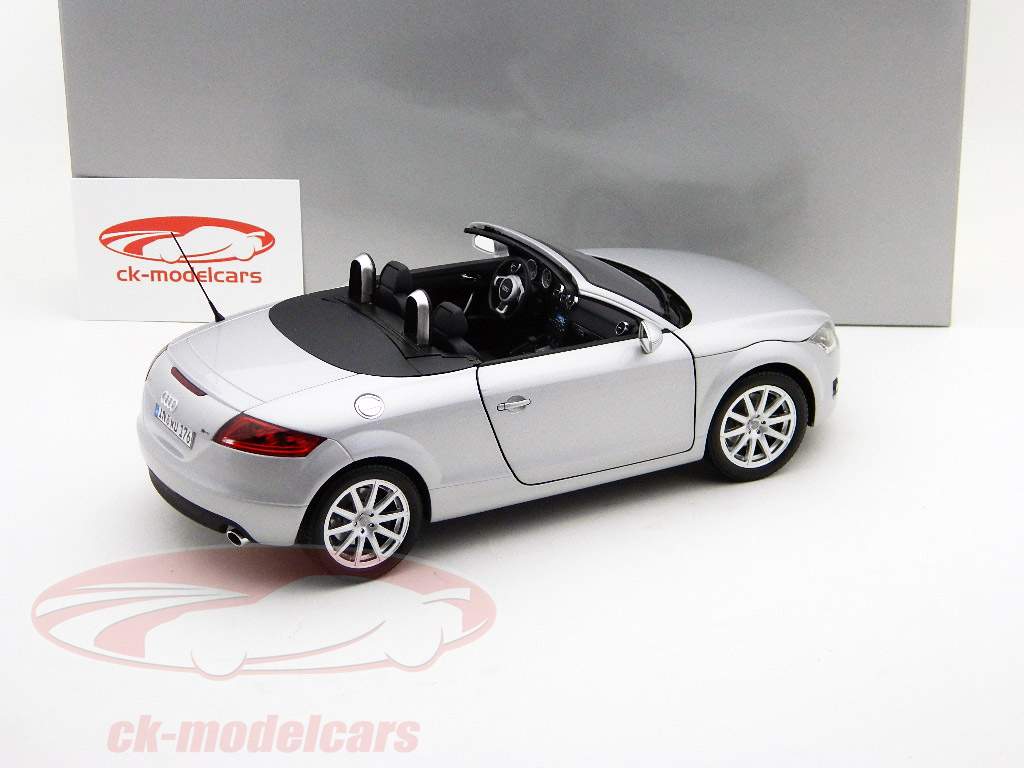 1/18 AUdi TT Roadster アウディ TT ロードスター 楽天市場】ミニチャンプス 1/18 アウディ TT ロードスター2014