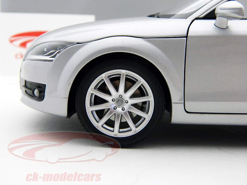 Audi TT Roadster light silver 1:18 Minichamps