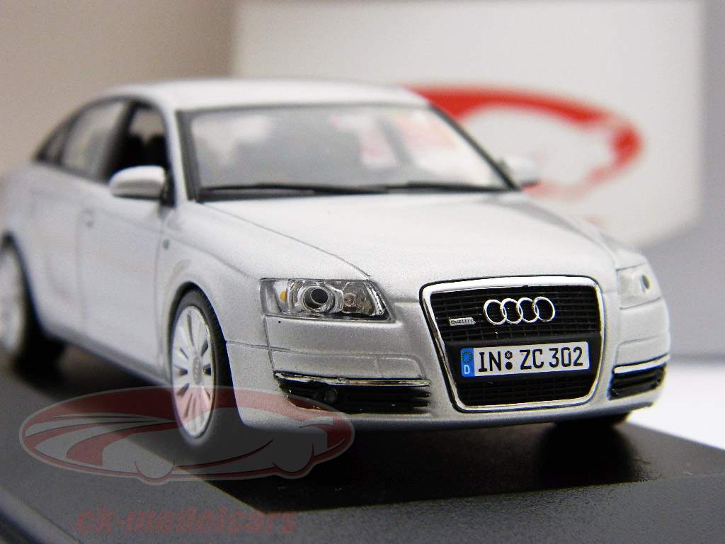Audi A6 4F C6 berlina argento Minichamps 1:43