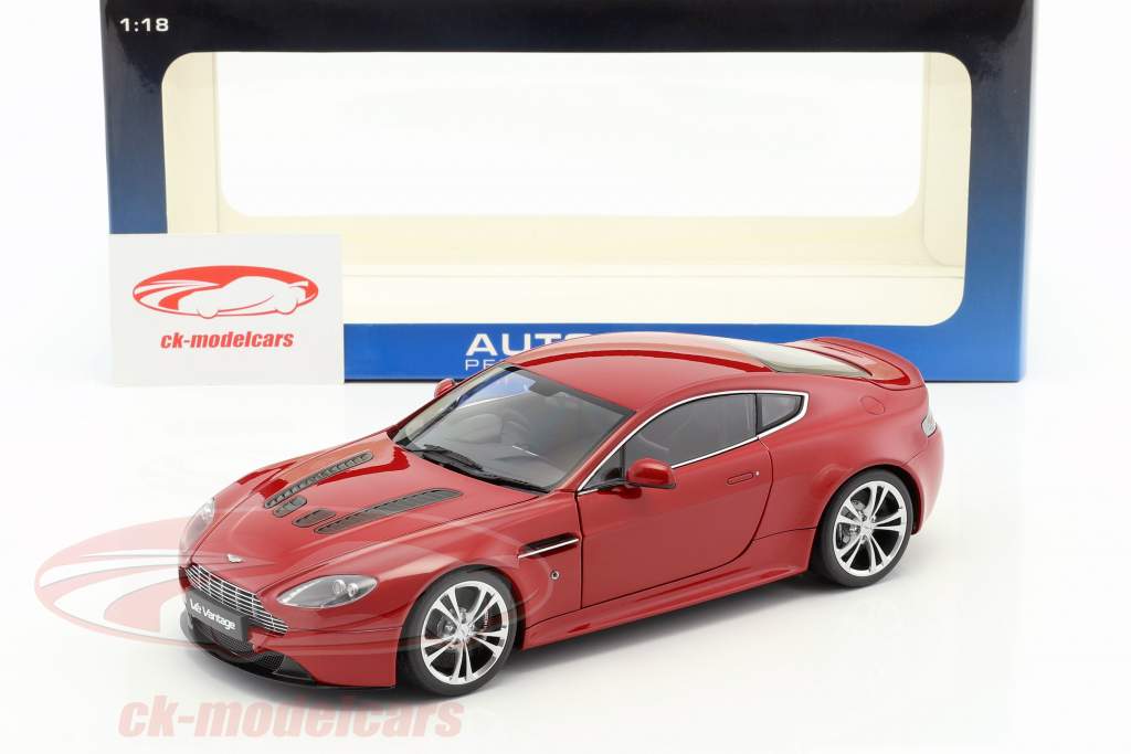 Астон V12 Преимущество Год 2010 красный 1:18 AUTOart