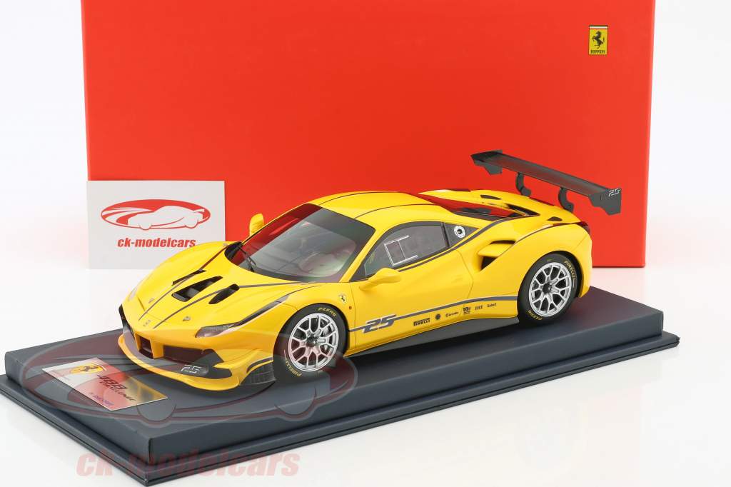 Ferrari 488 Challenge modena amarillo con escaparate 1:18 LookSmart