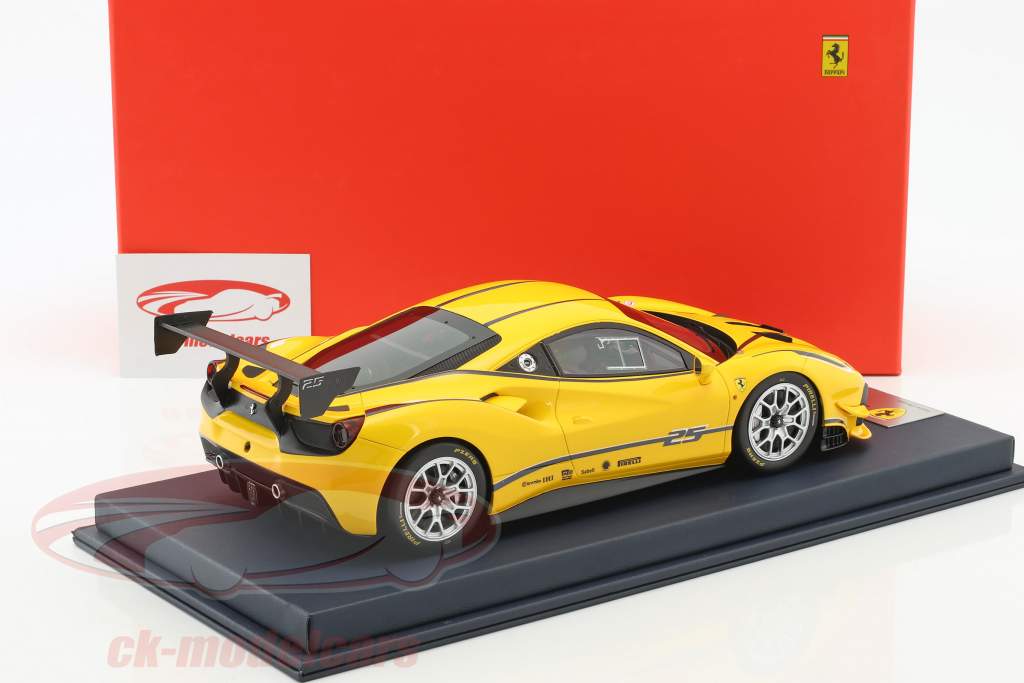 Ferrari 488 Challenge modena gelb mit Vitrine 1:18 LookSmart