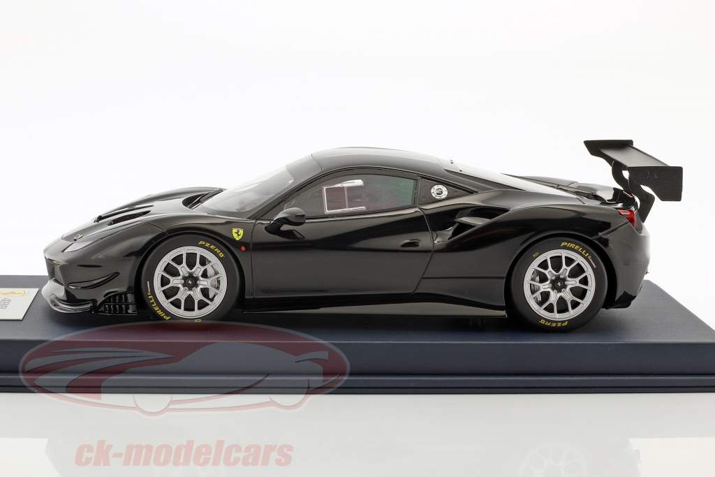 Ferrari 488 Challenge schwarz mit Vitrine 1:18 LookSmart