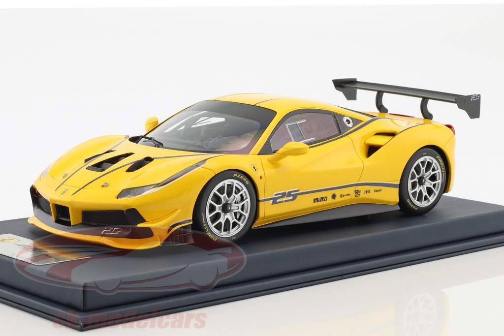 Ferrari 488 Challenge modena amarillo con escaparate 1:18 LookSmart