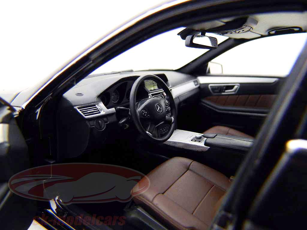 Mercedes-Benz E-Klasse T-Modell cuprit brown metallic 1:18 PMA