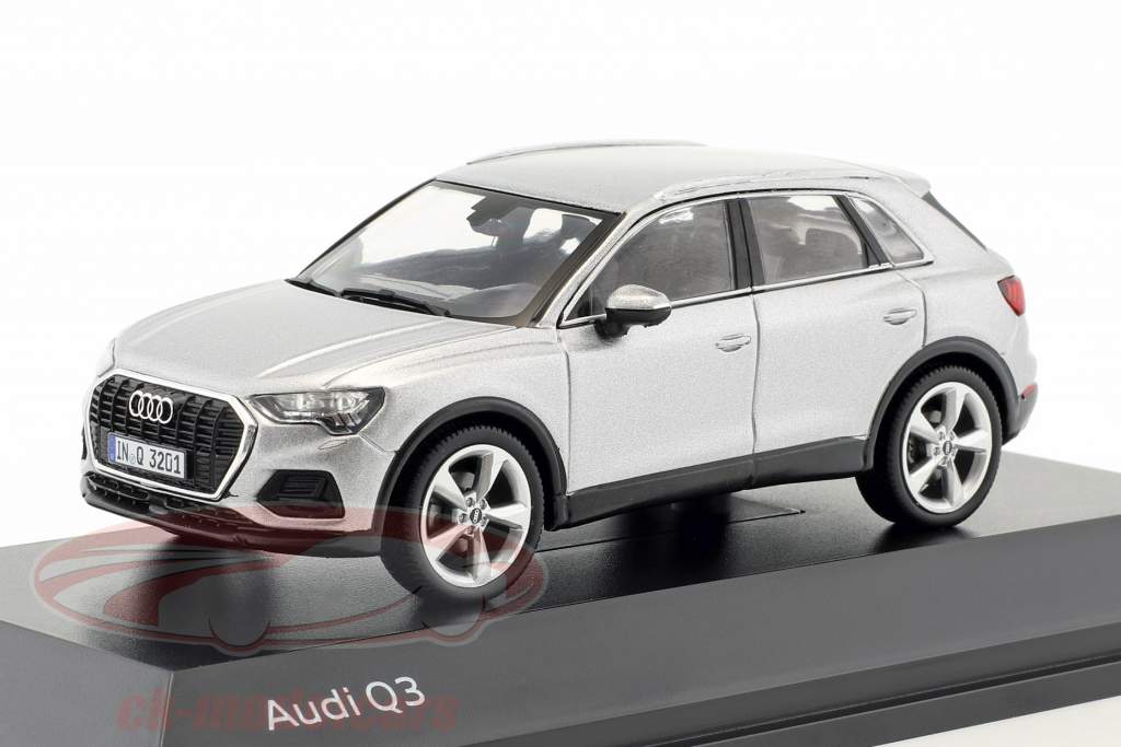 Audi Q3 小花 銀 1:43 Spark
