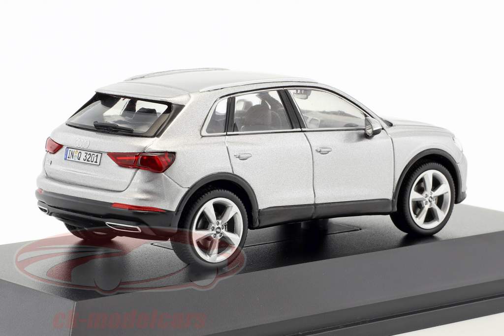 Audi Q3 florett silber 1:43 Spark