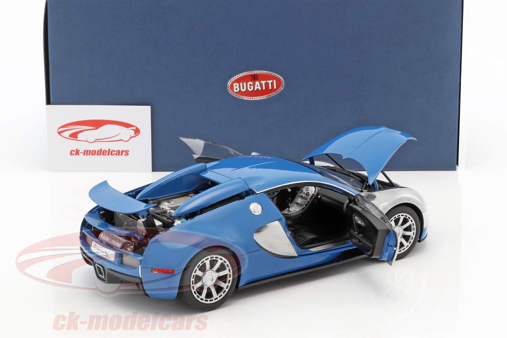Bugatti Veyron EB 16.4 Год 2009 синий / хром 1:18 AUTOart