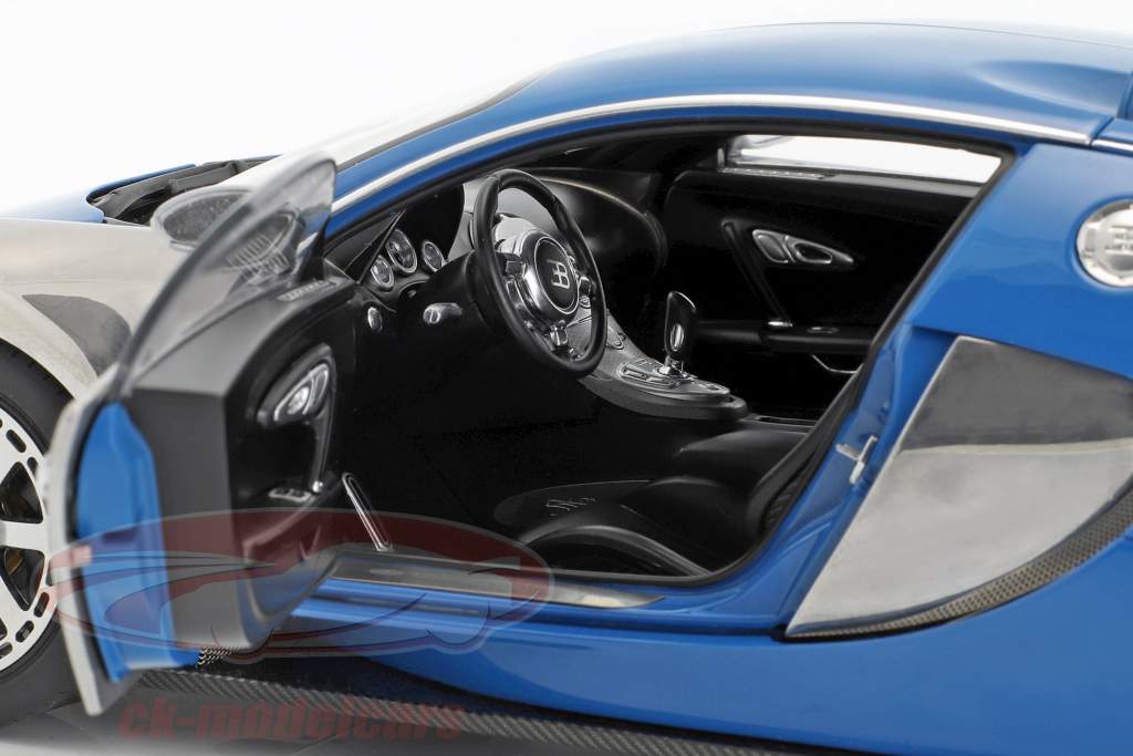 Bugatti Veyron EB 16.4 Année 2009 bleu / chrome 1:18 AUTOart