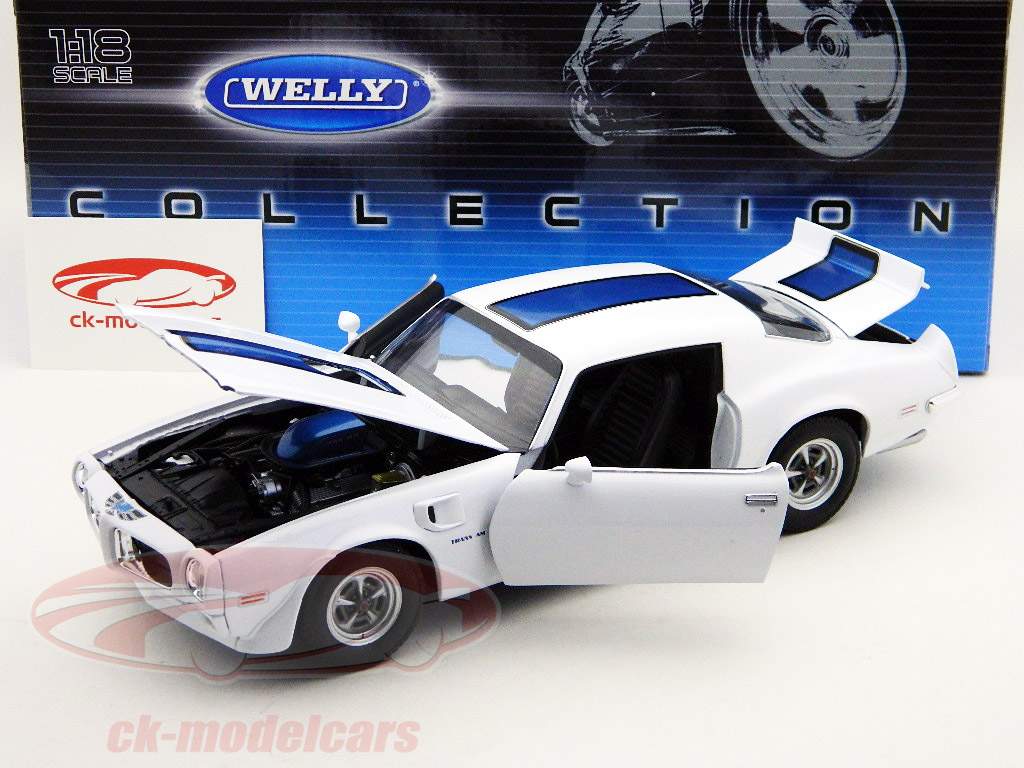 Welly 1:18 Pontiac Firebird Trans AM 1972 white 12566W model