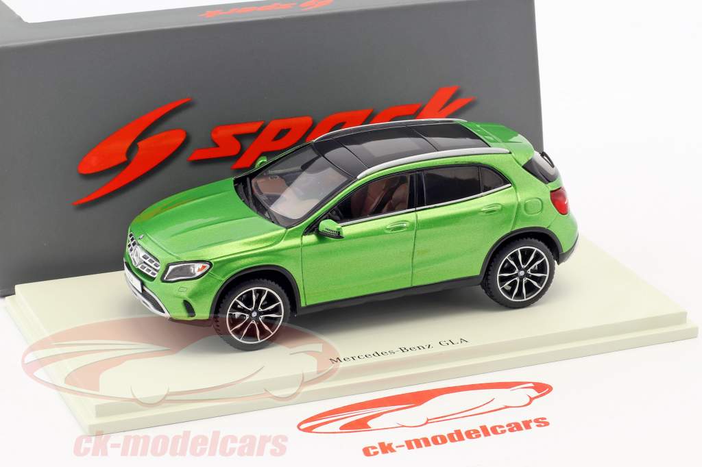 Mercedes-Benz GLA-Class 250 año de construcción 2017 verde 1:43 Spark