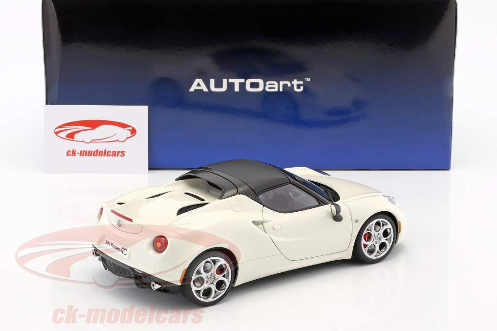 Alfa Romeo 4C Spider with removable Top year 2015 white 1:18 AUTOart