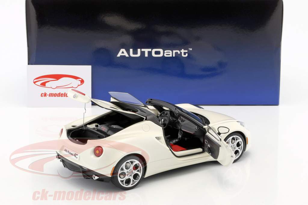 Alfa Romeo 4C Spider with removable Top year 2015 white 1:18 AUTOart