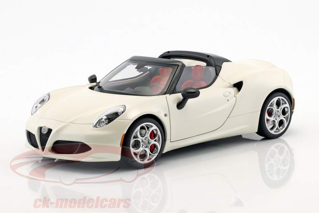 Alfa Romeo 4C Spider with removable Top year 2015 white 1:18 AUTOart