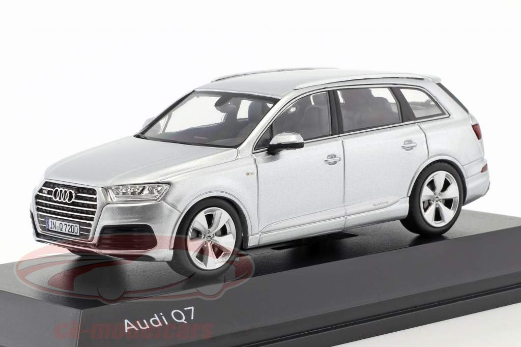 Audi Q7 Year 2015 foil silver 1:43 Spark