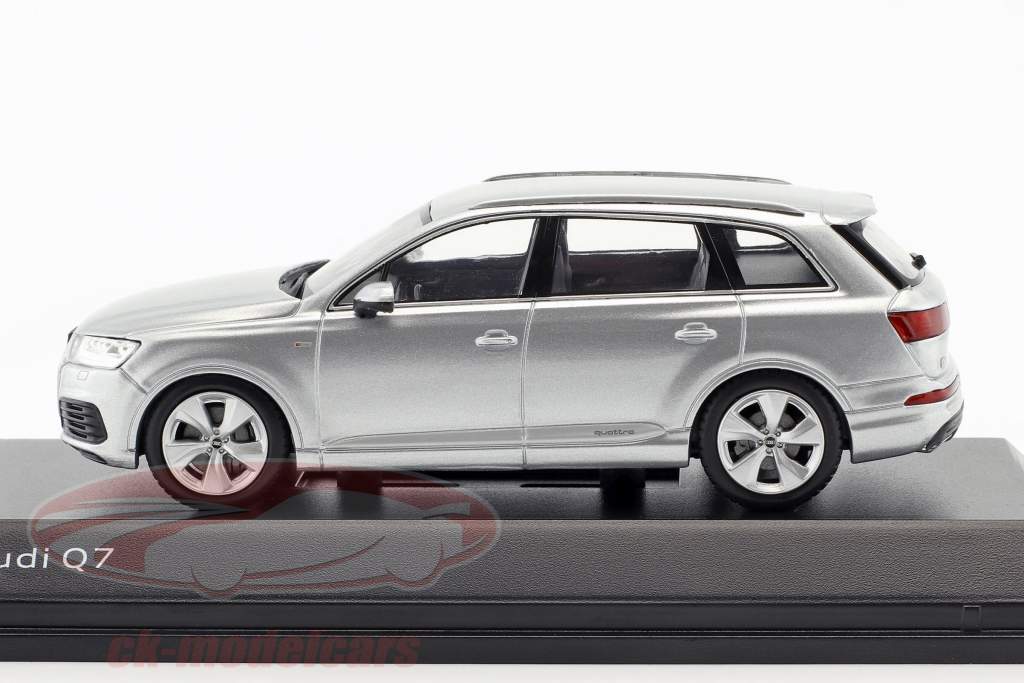 Audi Q7 Año 2015 papel de aluminio plata 1:43 Spark