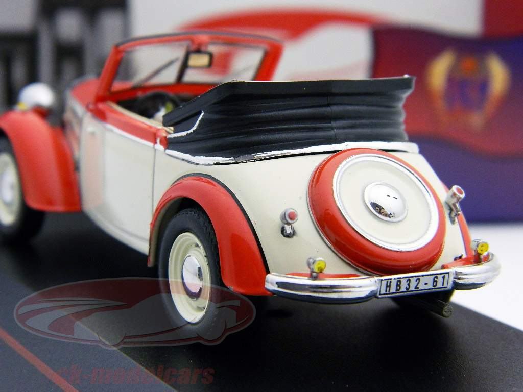 IFA F8敞篷年1953红/红色和灰白色1:43 IXO