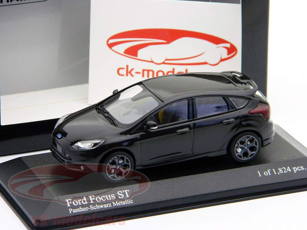 Ford Focus ST 2011 schwarz metallic 1:43 Minichamps