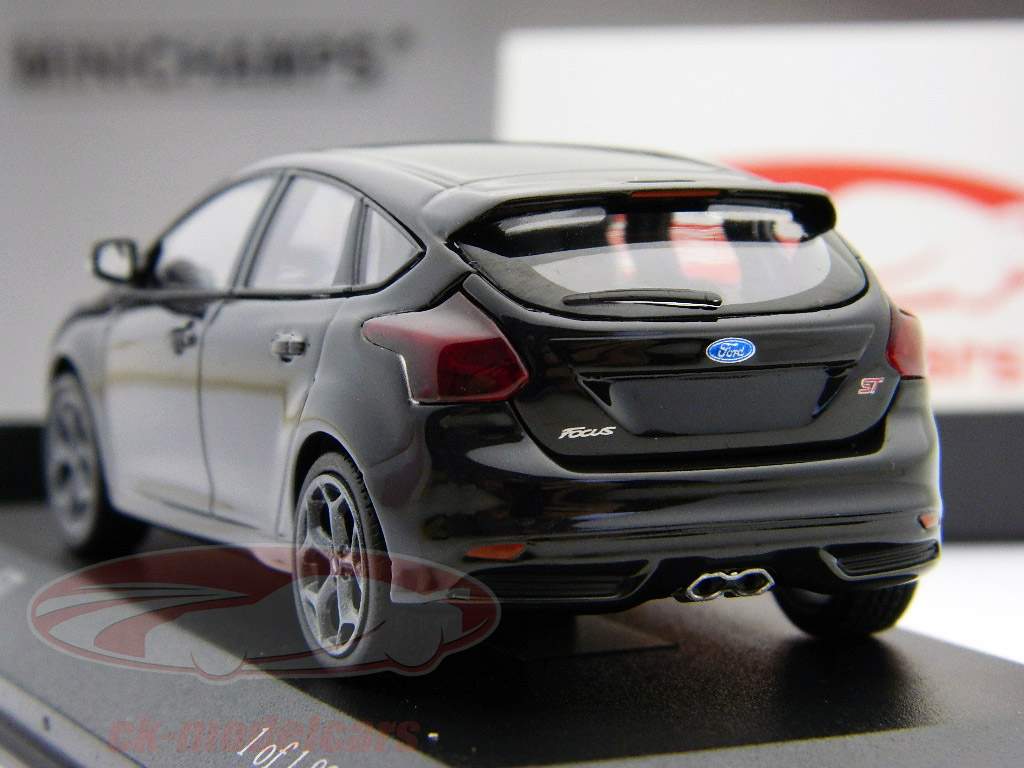 Ford Focus ST 2011 schwarz metallic 1:43 Minichamps
