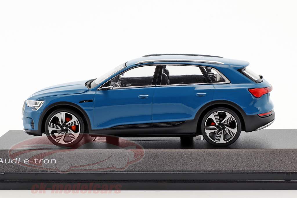 Audi e-tron Год постройки 2018 Антигуа Синий 1:43 Spark