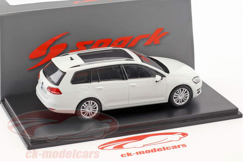 Volkswagen VW Golf Variant Год постройки 2016 белый 1:43 Spark