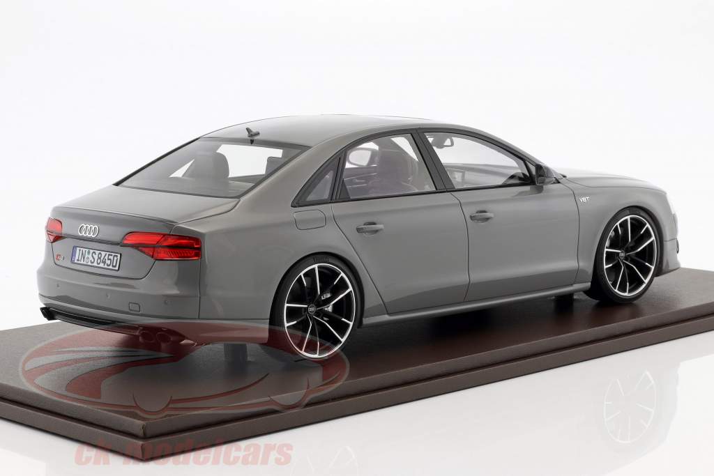 Audi S8 plus (D4) år 2017 grå 1.18 MotorHelix