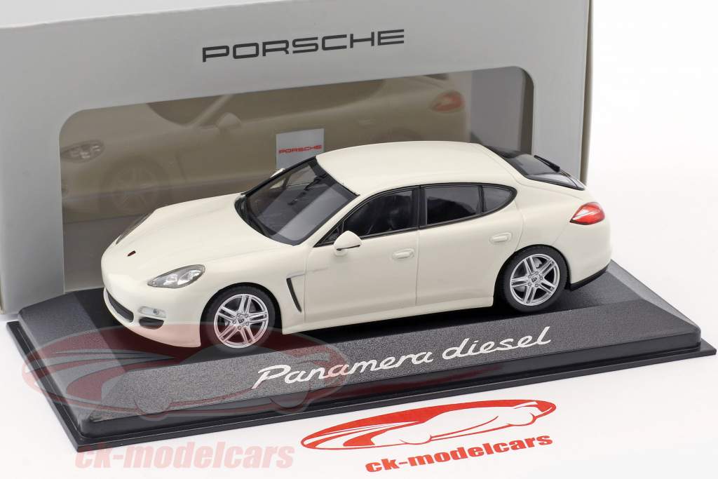 Porsche Panamera Diesel 2012 carrera weiß 1:43 Minichamps