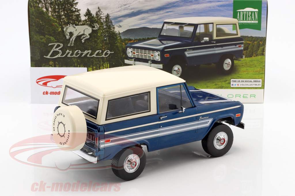 Ford Bronco Explorer Bouwjaar 1976 blauw / wit 1:18 Greenlight