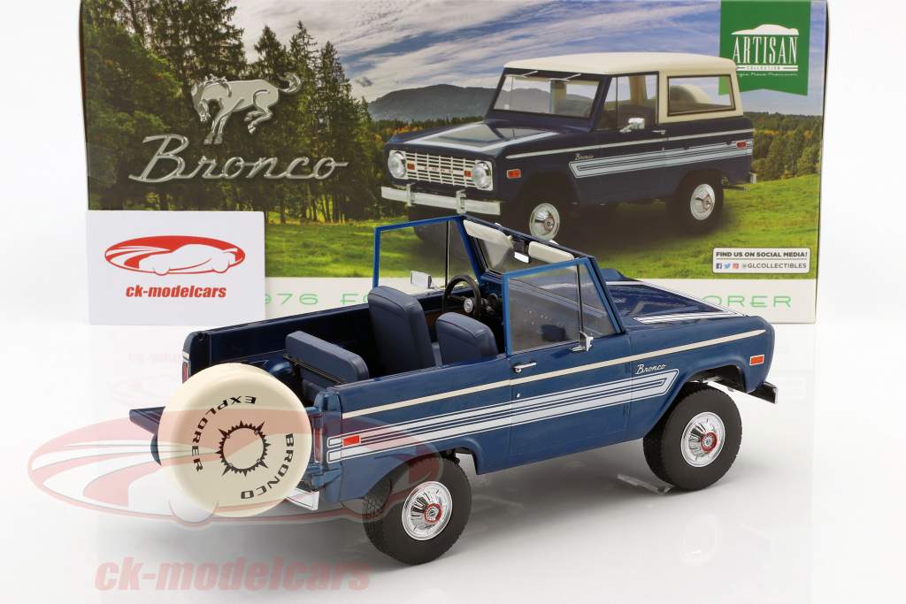 Ford Bronco Explorer Bouwjaar 1976 blauw / wit 1:18 Greenlight