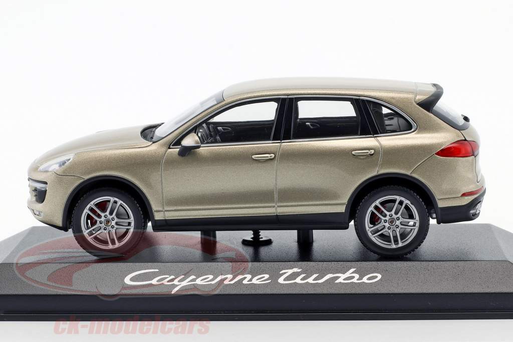 Porsche Cayenne Turbo (958) Baujahr 2014 gold 1:43 Minichamps