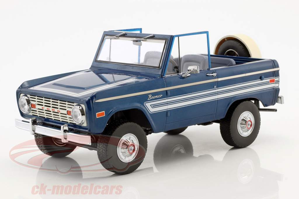 Ford Bronco Explorer Bouwjaar 1976 blauw / wit 1:18 Greenlight