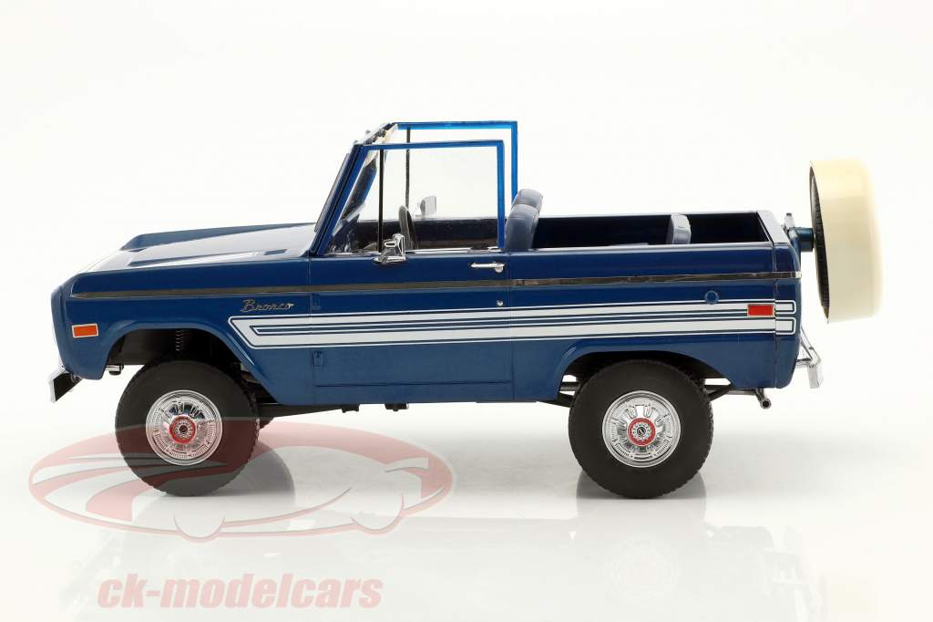 Ford Bronco Explorer Bouwjaar 1976 blauw / wit 1:18 Greenlight
