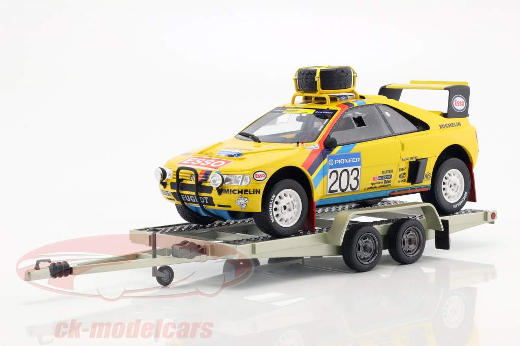 Auto transporter trailer with 2 fold ramps silver 1:18 OttOmobile