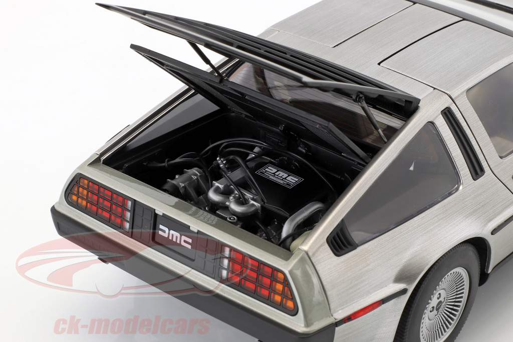 DeLorean DMC-12 année de construction 1981 terne argent 1:18 AUTOart