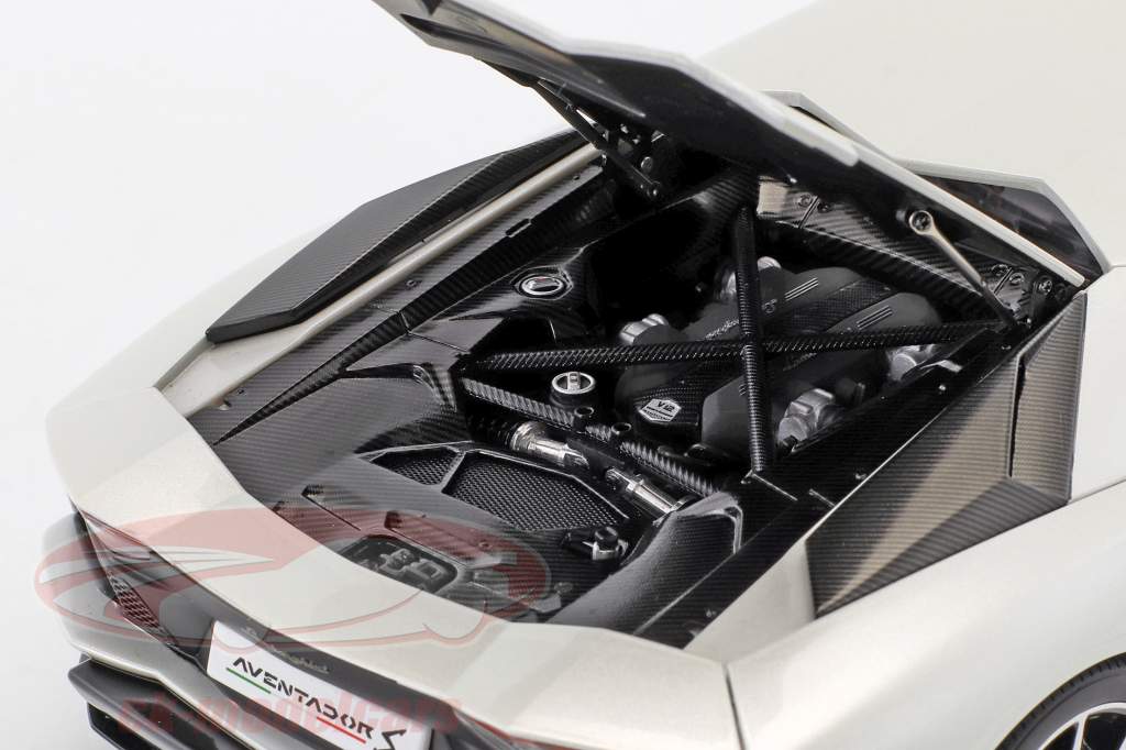 Lamborghini Aventador S ano de construção 2017 branco pérola 1:18 AUTOart