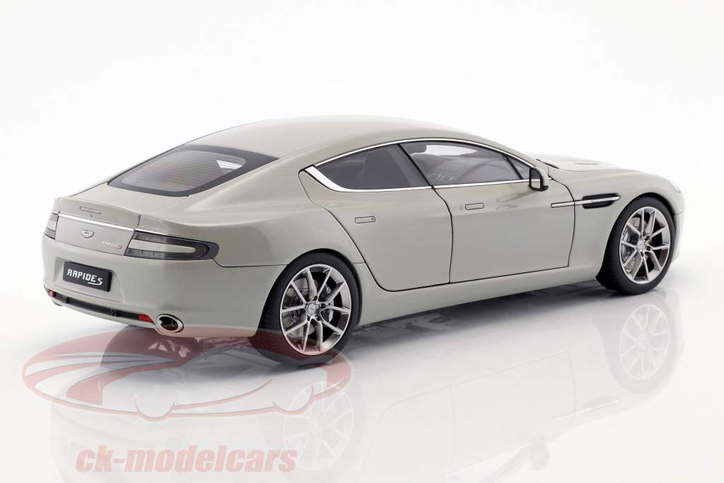 Aston Martin Rapide S 年 2015 銀 1:18 AUTOart