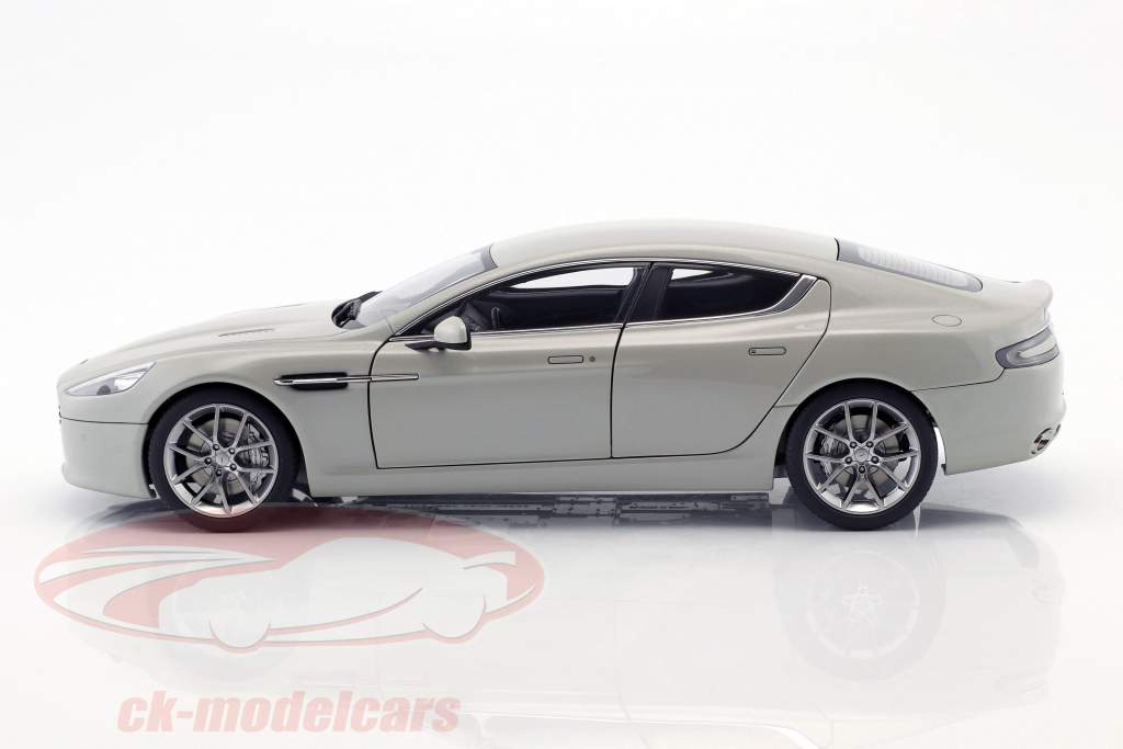 Aston Martin Rapide S año 2015 plata 1:18 AUTOart