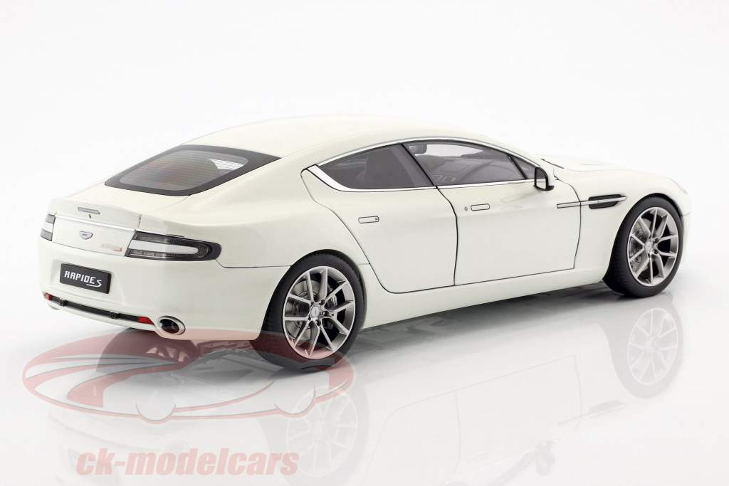 Aston Martin Rapide S год 2015 Stratos белый 1:18 AUTOart