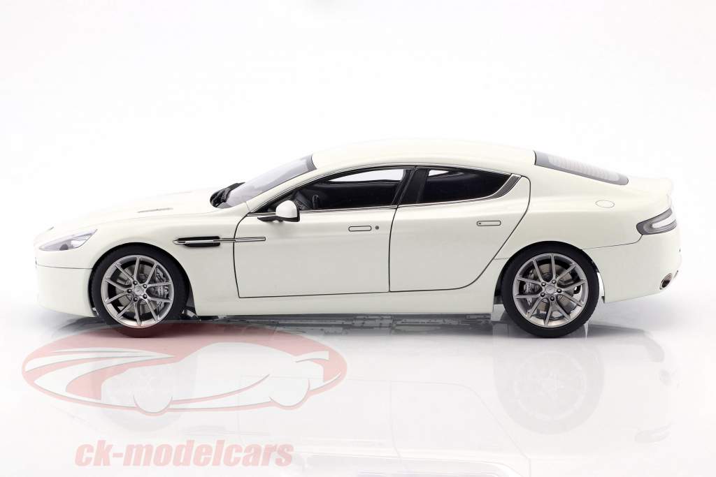 Aston Martin Rapide S Year 2015 stratos White 1:18 AUTOart