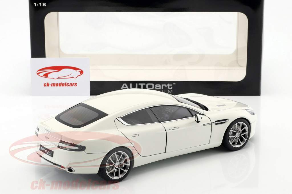 Aston Martin Rapide S год 2015 Stratos белый 1:18 AUTOart