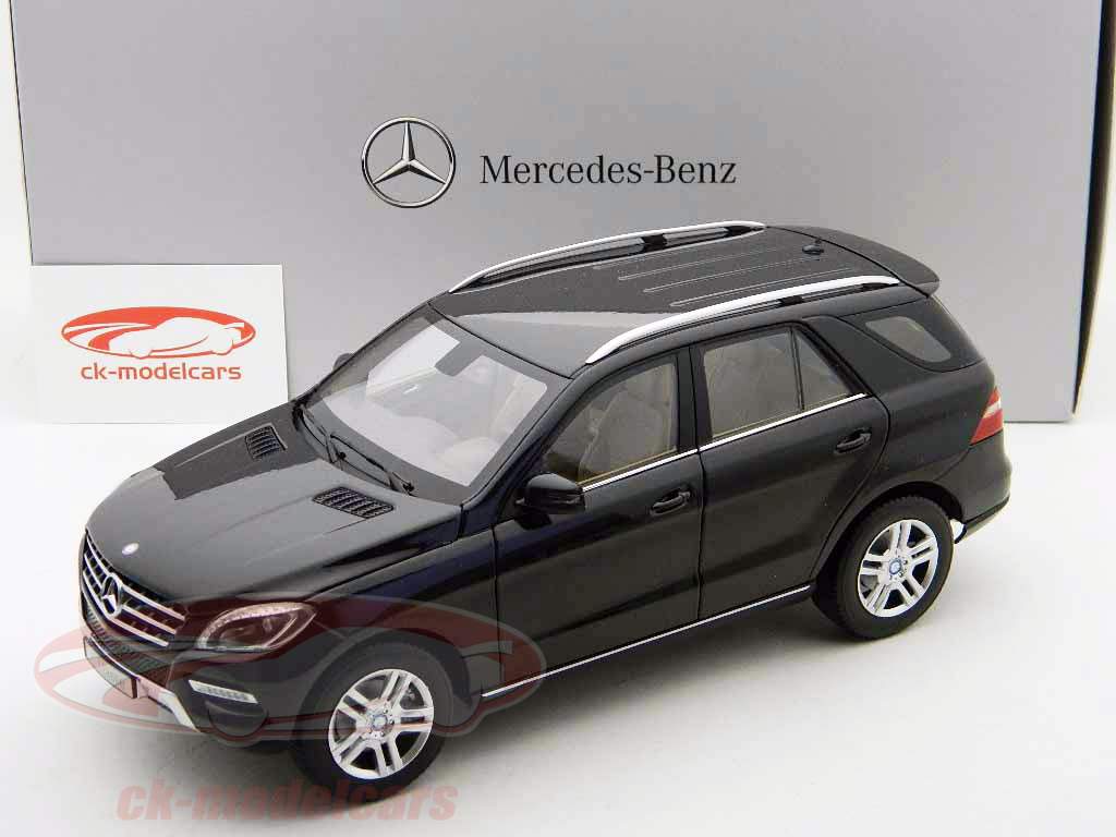 Minichamps 1:18 Mercedes-Benz M-class (W166) obsidianblack