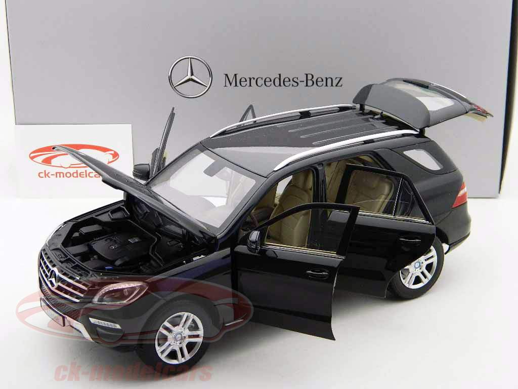 【MINICHAMPS】MercedesC−class 1/18 #M62 Minichamps 1:18 K. Thiim AMG Mercedes C-Class #14 Promarkt