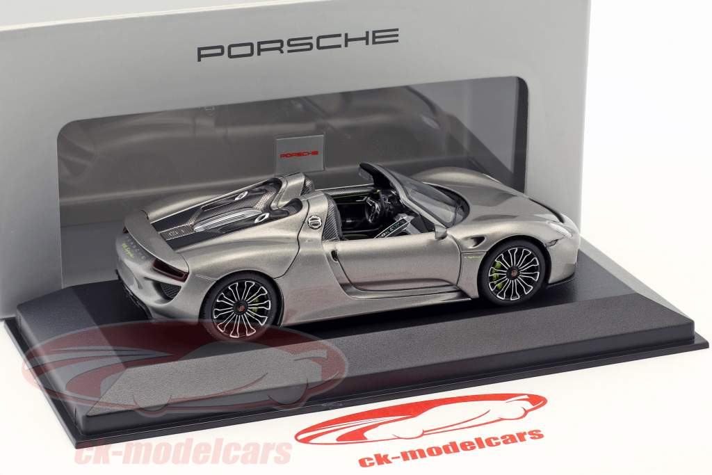 Porsche 918 Spyder Год постройки 2013 liquid metal серебро 1:43 Minichamps