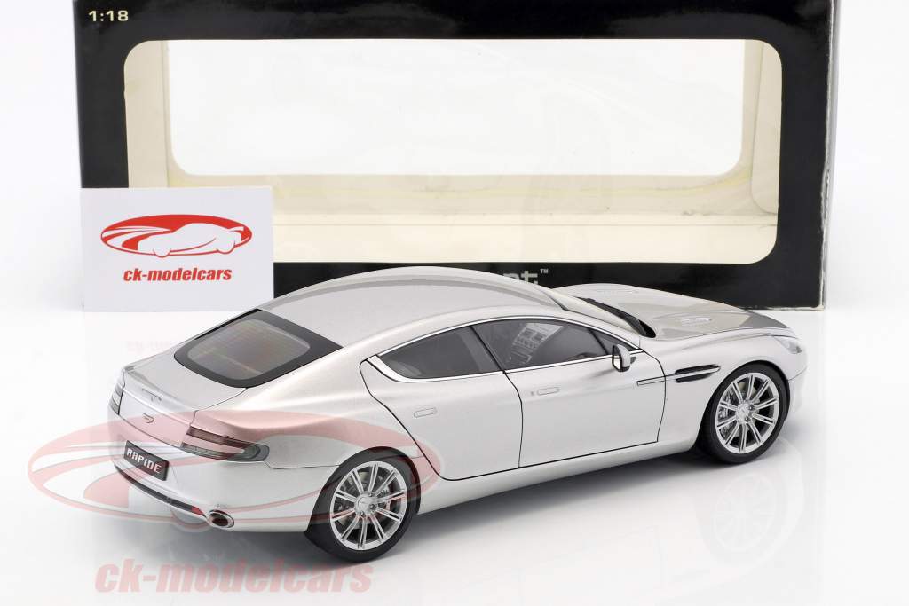 Астон Martin Rapide Год 2010 серебро 1:18 AUTOart