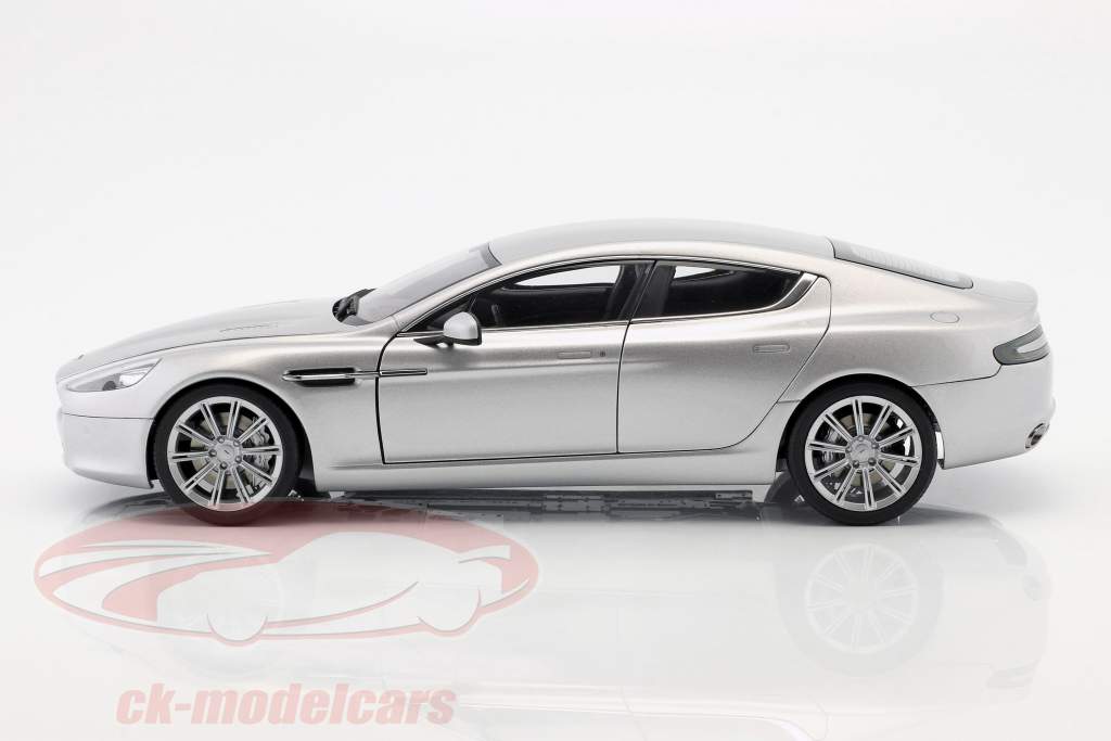 Aston Martin Rapide Año 2010 plata 1:18 AUTOart