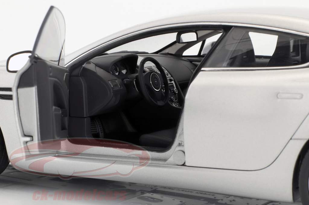 Астон Martin Rapide Год 2010 серебро 1:18 AUTOart